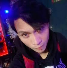 Lia Lin updated her profile picture.