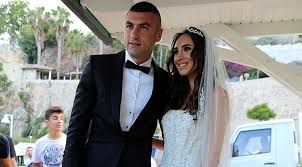 İstem yılmaz'ın önümüzdeki günlerde davayı geri çekeceği söyleniyor. Burak Yilmaz Hamile Esini Dovuyor Iddiasi Magazin Haberleri