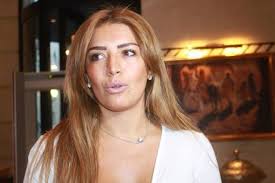 تعيش الفنانة الجزائرية أمل بوشوشة حالياً فترة نقاهة، وذلك بعدما أمضت ثمانية أشهر في إمارة أبو ظبي، لتصوير مسلسل عن أسرار الطلة الساحرة والبشرة النقية تحدّثنا أمل. ÙƒÙŠÙ ÙƒØ§Ù†Øª ØªØ¨Ø¯Ùˆ Ø§Ù„Ù†Ø¬Ù…Ø© Ø£Ù…Ù„ Ø¨ÙˆØ´ÙˆØ´Ø© Ù‚Ø¨Ù„ Ø¹Ù„Ù…ÙŠØ§Øª Ø§Ù„ØªØ¬Ù…ÙŠÙ„ Ø£Ù†ÙˆØ«Ø© Ounousa Ù…ÙˆÙ‚Ø¹ Ø§Ù„Ù…ÙˆØ¶Ø© ÙˆØ§Ù„Ø¬Ù…Ø§Ù„ Ù„Ù„Ù…Ø±Ø£Ø© Ø§Ù„Ø¹Ø±Ø¨ÙŠØ©