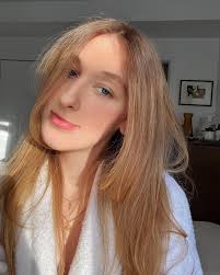 FACE VALUE ✨ Bronwyn Marshall, Fashion Office Coordinator at Holts, shares  her quality-over-quantity skincare solutions for dry and sensitive skin.  Click the link in our bio to read and shop Skincare Solutions!