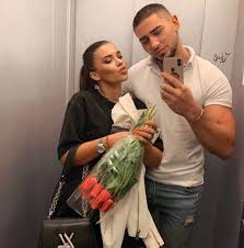 Facebook gives people the power to share. 30 Aprecieri 1 Comentarii Andra Si Bogdan Andra Volos Fanpage Pe Instagram Miss Them Andravolos Bogdan Mocanu Official