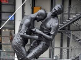 This early audition was requested by materazzi because he wanted some vacation. Ein Kopfstoss Fur Die Ewigkeit Zidane Denkmal In Paris Eroffnet Goal Com