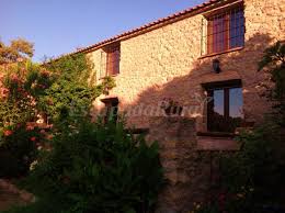 Antigua casa de labranza situada en el centro de polinya de xuquer que conserva todo el encanto y la construcción de principios del siglo la casa se encuentra situada a pocos km de las playas de cullera, palmeras, perelló, y a un paso de valencia capital. Casa Rural El Bujio Casa Rural En Valencia De Alcantara Caceres