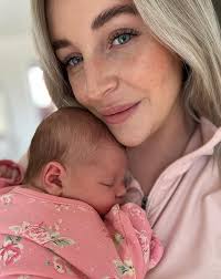 Fresh frenchies 🤍 always a firm favourite. ______ Using @the_gelbottle_inc  daisy. ______ #pedicure #frenchtoes #geltoes #frenchmanicure #sandalseason  #summertoes #holidaytoes #manicuredtoesalways #toepolish #pedicuredtoes  #frenchtipnails