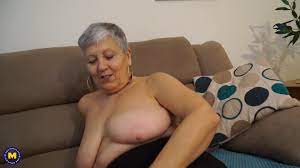Updated many times a day, every day of the week. Mec Chaud Se Tape Une Vielle Aux Gros Seins