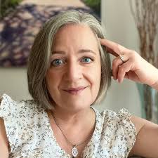 Lori Strom's Instagram, Twitter & Facebook