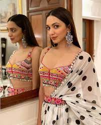 The actress took to her instagram and shared the photo. Pics Kiara Advani Proves Even Pandemic Can T Stop Her From Acing Her Style Game In Traditional Chic Dresses