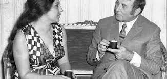 كان نزار قباني يلقي شعراً في أحدى القاعات التي كان بها مهرجاناً شعرياً في بغداد عام 1962م، وشاهد فتاة عراقية في العشرينات، شديدة الجمال اعجب بها وسأل عنها وعرف أنها بلقيس. Ø¨Ù„Ù‚ÙŠØ³ Ø²ÙˆØ¬Ø© Ù†Ø²Ø§Ø± Ù‚Ø¨Ø§Ù†ÙŠ Ù…ÙˆØ¶ÙˆØ¹