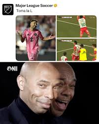 Nuestro comediante comenzó el 2025 a lo grande, friuuu 😂🐫🤣  #youtubernaldo #camellonaldo #Penaldo #tiktokawards2024 #penaldodeoro #cr7  #cristianoronaldo