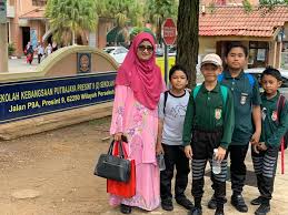 This township is located about 2 kilometres from kajang town. Berita Semasa Karnival Kestari Tkrs Sk Saujana Impian Facebook