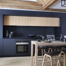 Pour donner du style à votre cuisine noire, tout est une question de matières, de couleurs et de motifs ! Une Cuisine Contemporaine Au Noir Mat Et Elegant Siemens Electromenager