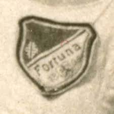 Die exklusiv für die fortuna düsseldorf entwickelte schrift ist das essentielle element, das nicht nur inhalte transportiert, sondern auch die grundlage für grafische elemente bietet und in diesem gesamtbild die philosophie und geschichte des vereins widerspiegelt. Fortuna Dusseldorf 1895 Geschichte Des Logos