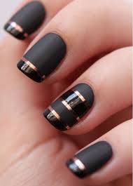Muy bonito este diseño de uñas, si gustas puedes visitar y suscribirte al canal de linda165 para mas tutoriales de nail art. Sencillas Diseno De Unas Negras Con Dorado Nail Art