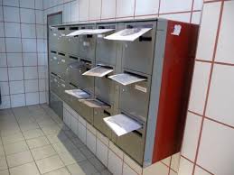Vous choisissez le modèle qui vous plaît, vous modifiez les informations et vous personnalisez les couleurs et les éléments graphiques si vous le souhaitez. Les Boites Aux Lettres Collectives