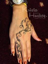 Tattoo Hand Woman Tattoideas In 2020 Hand Tattoos Hand And Finger Tattoos Henna Finger Tattoo