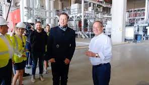 Elon musk's visit and meeting with steinbach occurred days before armin laschet's planned visit to giga berlin, which may not be a coincidence. Lpag43fnai3gwm