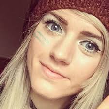 YouTuber Marina Joyce's Latest Facebook Post Has Fans Worried About Her  Again