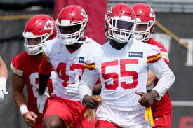 Kansas city chiefs defensive end frank clark (55) celebrates after sacking new england patriots quarterback brian hoyer (2) during the first half of an nfl football game, monday, oct. Ylii7aaokop7om