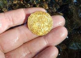One of the world's leading metal detecting manufacturers. Treasure Hunter Strikes Gold As He Finds Coin Worth 4 000 Derbyshire Live