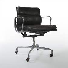 Herman miller offers the eames lounge chair and ottoman in a variety of leather colors with coordinating woods for the shell. Black Herman Miller Original Vintage Eames Ea418 Soft Pad Office Chair 150625