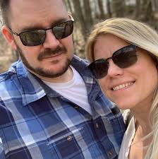 Tesla is launching a new car rental program out of its stores in the US, as  sales are crashing due to the end of the federal tax credit. It's available  at select