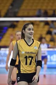 Tuğba şenoğlu, vakıfbank forması ile 1 fivb kulüpler dünya şampiyonası, 1 cev avrupa şampiyonlar ligi, 2 türkiye ligi, 1 türkiye kupası ve 1 türkiye süper kupa şampiyonluğu yaşadı. Istanbul Aydin Universitesi On Twitter Fivb Kadinlar Dunya Kulupler Voleybol Sampiyonasi Finalinde 3 Kez Dunyasampiyonu Olan Vakifbank Kadin Voleybol Takimini Ve Takimda Yer Alan Universitemiz Sporcu Ogrencilerinden Tugba Senoglu Nu Kutluyoruz