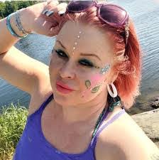 Alina Melo's Instagram, Twitter & Facebook