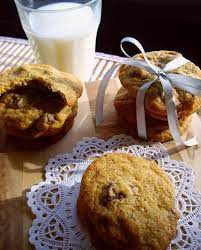 This famous classic american cookie is a treat no matter what the age or occasion. Chocolate Chip Cookies Fursecuri Cu BucÄƒÈ›i De CiocolatÄƒ ReÅ£ete Rapide Usoare Si Delicioase Aventurile Noastre Culinare