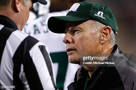 Jamill Smith of the Ball State Cardinals catches the ball as Nathan... News  Photo