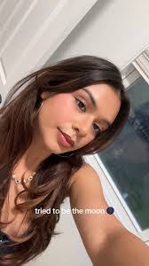 Isabel Moon's Instagram, Twitter & Facebook