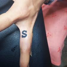 Though it is a very simple tattoo but a way of elegance can make it is the best tattoo. Kings Queens Tattoos Studio On Twitter Tattoos Studio Kingsandqueenstattos Gmail Com