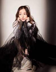 * 我們都曾經失去愛情 wo men dou ceng jing shi qu ai qing 從你的身上 我認識刻骨銘心 cong ni de shen shang wo ren shi ke gu ming xin 錯過的花季 我的心也糾結成冰 cuo guo de hua ji wo de xin. å¼µéŸ¶æ¶µangela Chang Zhangshaohan Startseite Facebook