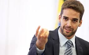 Eduardo Leite assume ser gay e diz que vai disputar pré-candidatura no PSDB