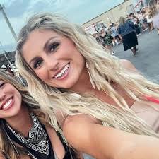 Getting married in the Sarasota area 11/16. Looking for a soft glam make up  artist. Drop reccs below or let me know if you're available. 👇🏼