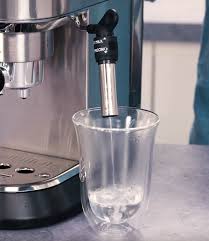 Il saggio affronta sia le metodologie della ricerca e della costruzione delle fonti proprie della storia orale che le questioni relative alla loro conservazione, tutela, valorizzazione. Le Premier Cafe De La Machine Delonghi Dedica Style Coffee Webstore