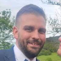 100+ profils pour “Esslinger”