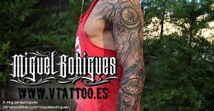 Cool upper, lower, inner, front, back and side arm tattoo designs and ideas for guys #tattoos #tattoosforguys #tattoosformen #tattooideas #tattoodesigns. Vista Lateral Del Tatuaje De Estilo Black And Grey De
