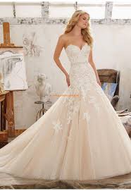 Brautkleid mit corsage und stickereien. Pin Auf Brautkleider 2017