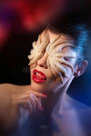 Het aandeel halveert in waarde: Kraken Lippen Teufelsgelb Schonheitstrend Schonheitsbild Einer Jungen Frau Auf Weissem Grund Stockbild Bild Von Verfassung Einspritzung 166325415