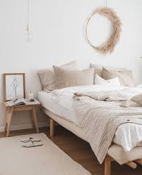 Des Herbes De La Pampa Dans Ma Deco Shake My Blog En 2020 Deco Chambre Parental Decoration Chambre Blanche Chambre Beige