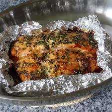 Lachs Aus Dem Ofen Mit Honigkrauterkruste Und Porree Mohren Curry Rezepte Lachs Gerichte Ofenlachs