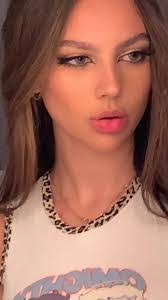 Kat Payton's Instagram, Twitter & Facebook