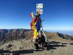 Se afla in imediata vecinatate a manastirii brancoveanu, un loc de plin de farmec si istorie. Moldoveanu Peak Via Cabana Valea Sambetei Hikingbeast Com