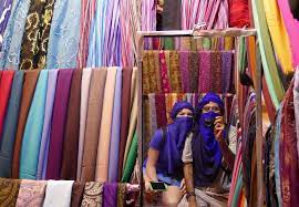 us in pashmina scarves medina dyer s souk souk des teinturiers marrakech morocco digital nomad photo album long term travel