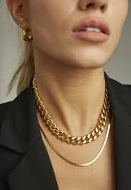 Chunky gold chain statement necklace/choker in matte gold wow, what a fabulous statement necklace in a matte gold, chunky chain. Bold Curb Chain Chunky Chain Choker Link Chain Necklace Etsy Thick Chain Necklace Chain Necklace Outfit Gold Chain Necklace Womens