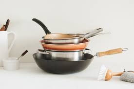 Since there are 4 cups in 1 quart, the pan holds between 3 1/2 and 3 3/4 quarts. How To Clean Pans With Baking Soda