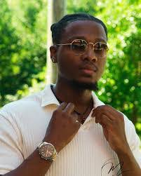 Alex Devoe's Instagram, Twitter & Facebook