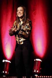 En 2008 puis en 2010, souhaitant déjà devenir chanteuse, camille lellouche avait tenté sa chance au le plateau étant déjà équipé d'un piano, camille lellouche a proposé à andré manoukian, sous le regard ébahi de l'animatrice, de rejouer la. Videos Camille Lellouche De Vitry Sur Seine Aux Victoires De La Musique Actu Val De Marne