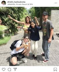 Riverdale's archie aka kj apa is going to be a dad! Kj Apa Updates Kj Clara And Leo With A Skincare Specialist At