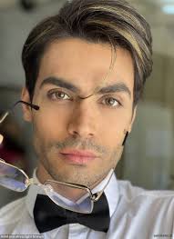 خرید لنز قهوه ای عسلی دورمشکی الیوا لایت براون مینی آوا